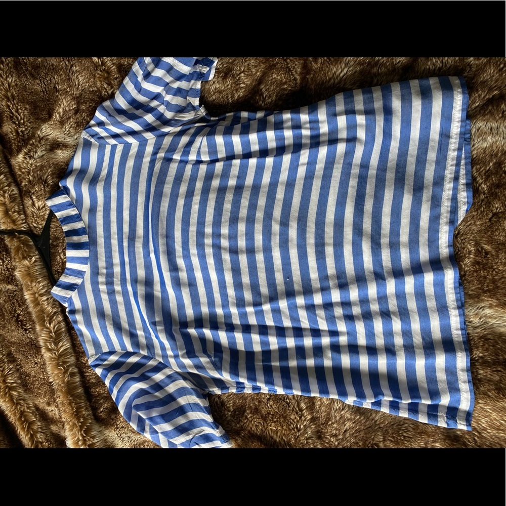 Banana Republic Striped Top. Buttons on the back.